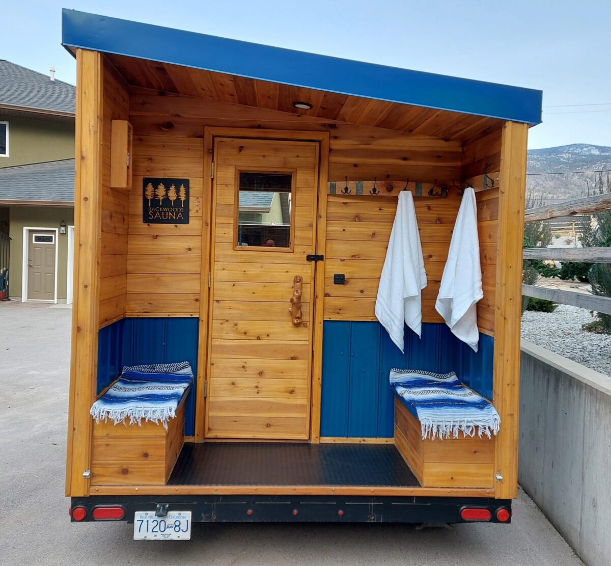 Backwoods Sauna Okanagan with porch