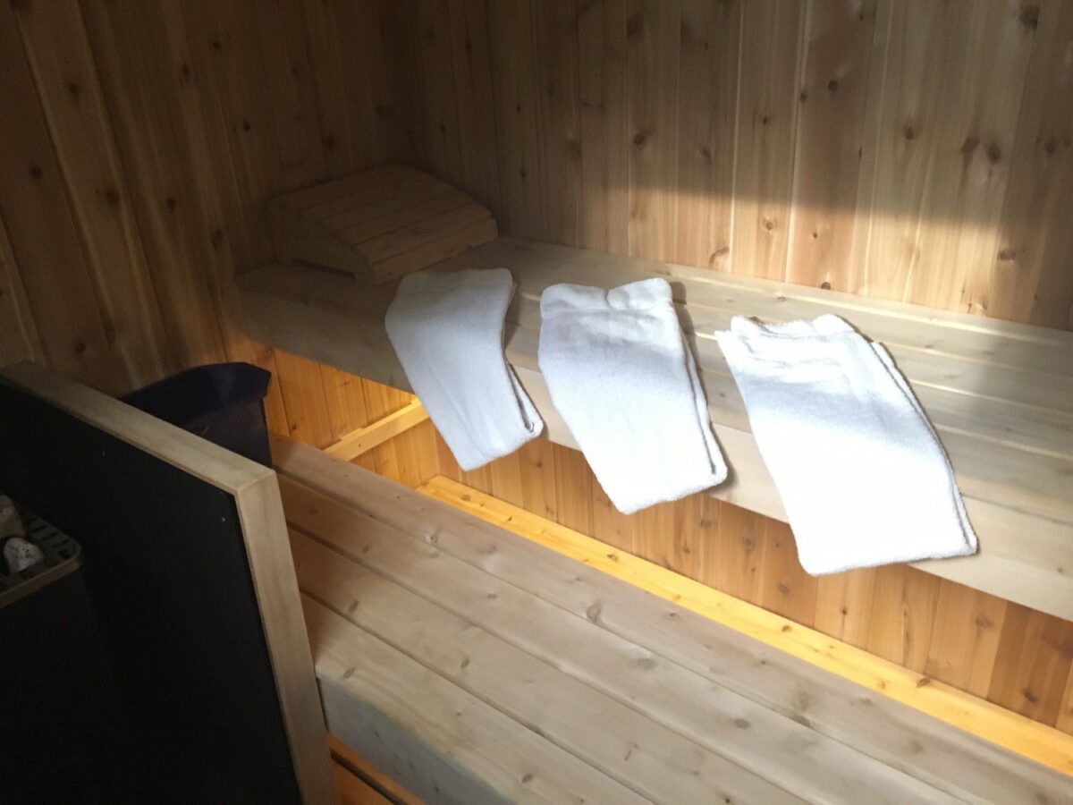 Got Sauna towels on bench 1